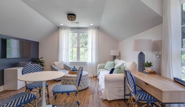 The Rose Garden Retreat - NC State/Cameron Village/PNC Park in Raleigh