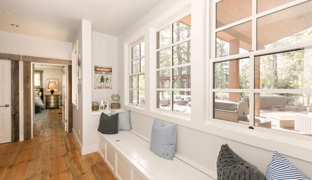 First Light By Tahoe Getaways - Luxury 3BR w Hot Tub & Yard in Grays Crossing