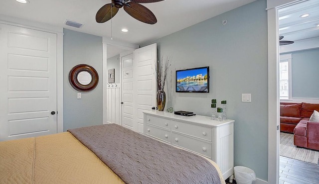 Customized Condo w/Designer Details@Cinnamon Shore w/Great Amenities!