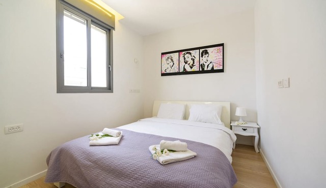 MAMAD Comfort 3BR & Balcony in City Center by FeelHome