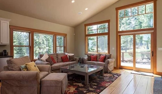 Family Friendly Tahoe Donner Retreat