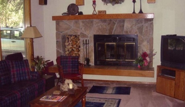 BEAUTIFUL, SPACIOUS NORTH-END HOME, HOT TUB, A C, WI-FI, BIKES, DCCA#603