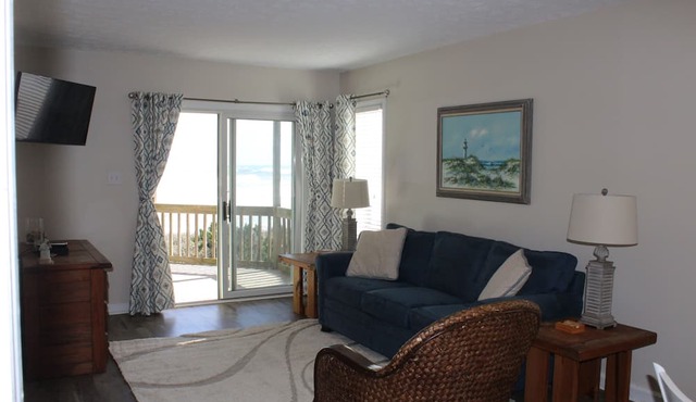 2 Bed, 2 Bath Condo with an Oceanfront Pool and Ocean View from the Unit.