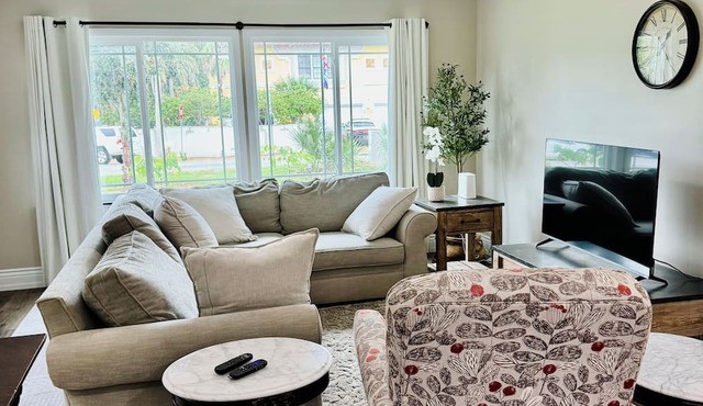 Near downtown Pensacola 3-bedroom house in country club community! Pet friendly in Pensacola