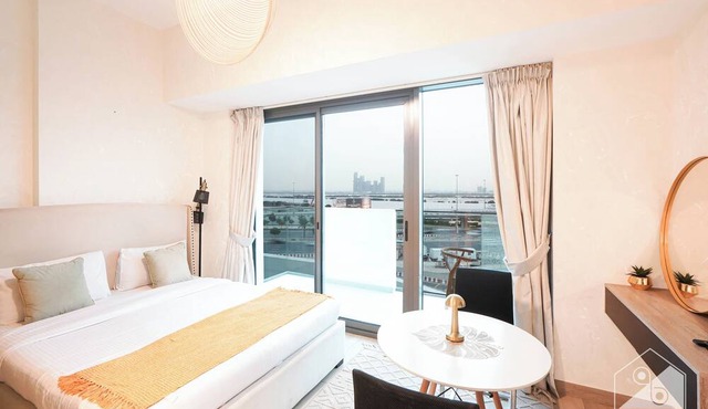 Cozy Studio with Balcony & Burj Khalifa View