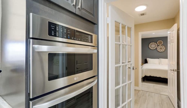 Rare Vegas Retreat - 6 Bedrooms, 4.5 Bath, Private Pool & Entertaining Grounds in Las Vegas