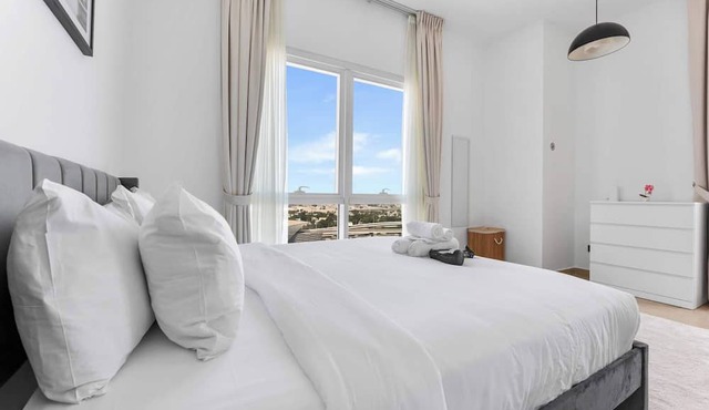 Free housekeeping visits during your stay - StayShort - Stylish Barsha Heights Retreat with Swimming Pool for 2