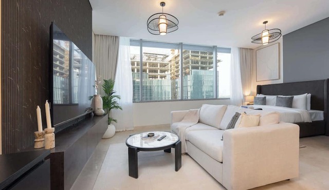 Free housekeeping visits during your stay - StayShort - Extravagant Studio in DIFC with Skyline Views!