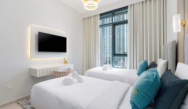 GLOBALSTAY. Creek Edge Tower Apartments