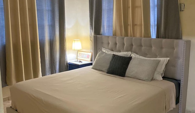 Hermoso y acogedor apartamento a solo 10 minutos del aeropuerto Las Américas. in Santo Domingo Este