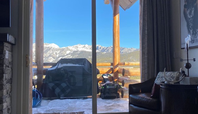 Cozy Saddle Ridge Townhome, walk/ski to Iron Horse & Pony Express Lifts!