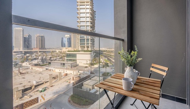 GuestReady - Majestic canal and Burj Khalifa view