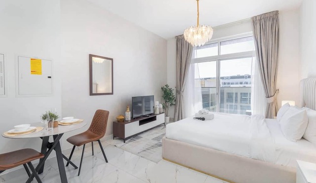 Free housekeeping visits during your stay - StayShort - Magnificent Studio Living in Al Barsha South