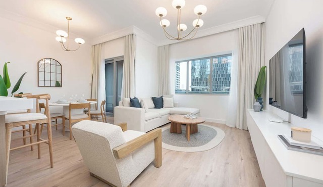 Free housekeeping visits during your stay - StayShort - Stylish 2 Bedroom Apartment in the Heart of Downtown