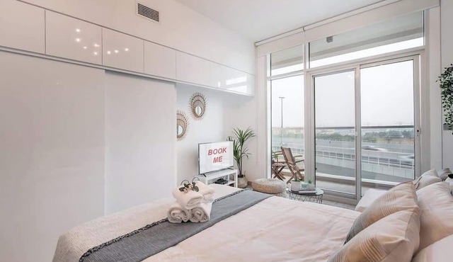 Free housekeeping visits during your stay - StayShort - Elegant & Bright Studio Retreat in Dubai Marina that Sleeps 3