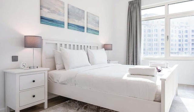 Free housekeeping visits during your stay - StayShort - Elegant 1BR Haven for 3 in Palm Jumeirah!