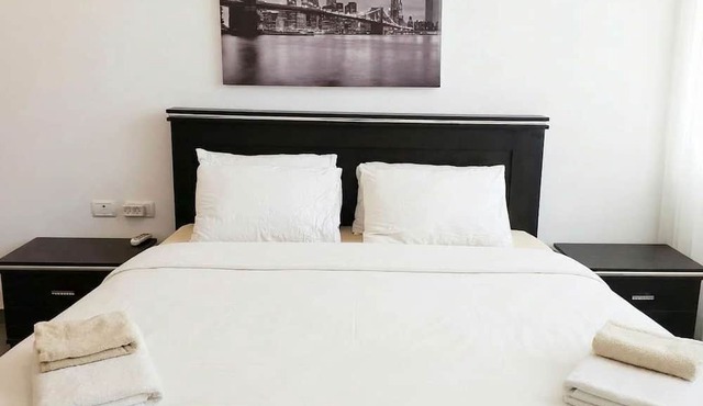 O&O Group Spacious 2BR| Parking| Steps from Beach