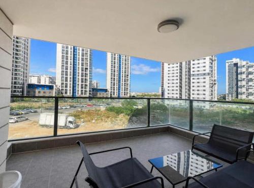 Modern 4BR Apt l Balcony l Mamad l Bldg Renovation