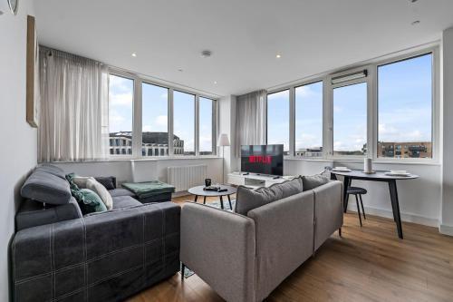 Cosy Hounslow 1BR Apartment Sleeps Heathrow!