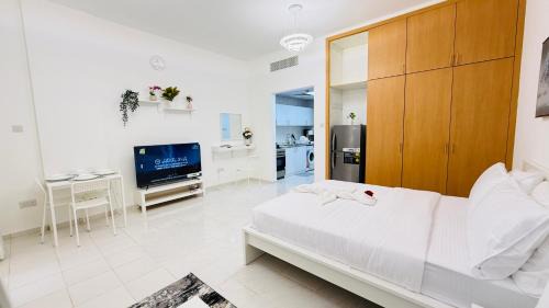 U10 Luxury studio with balcony italy cluster international city