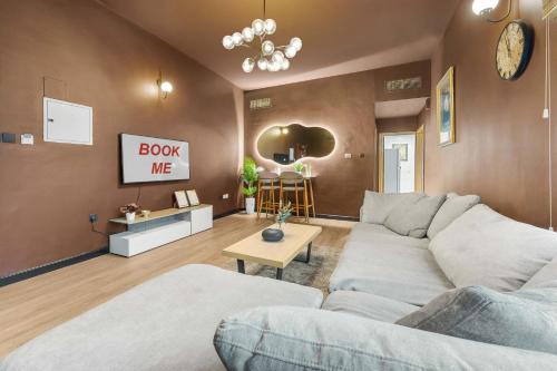Free housekeeping visits during your stay - StayShort - 1 Bedroom in Al Garhoud Perfect for 2