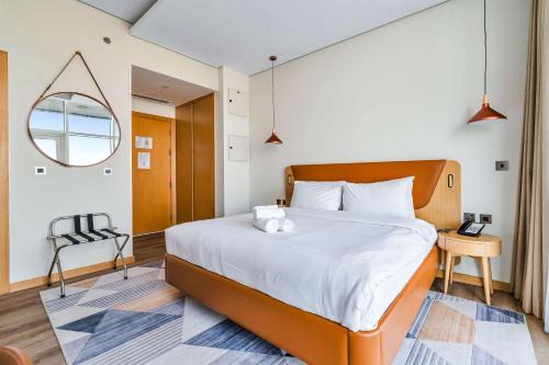 StayShort - Stylish Studio Novotel JVT with Access to 5-Star Hotel Pool, Gym & Spa - Sleeps 2