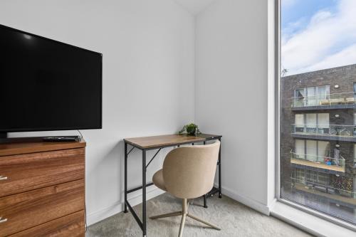 Wembley 2BR Spacious Modern Skyline View Sleeps 8 in London