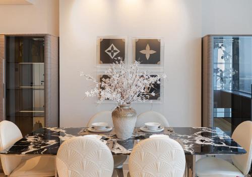 Allsopp and Allsopp - 1-Bedroom Apartment in Sky Gardens, DIFC