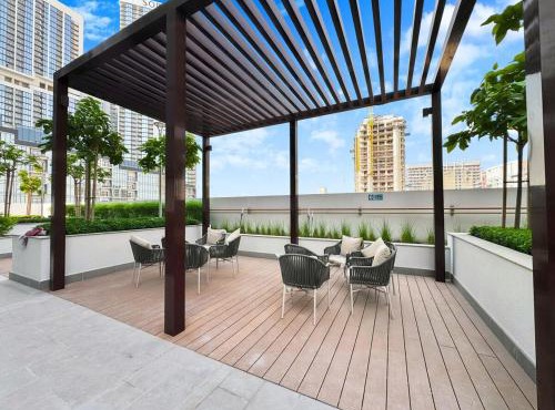 Bloomfields 2BR in Azizi Riviera 51