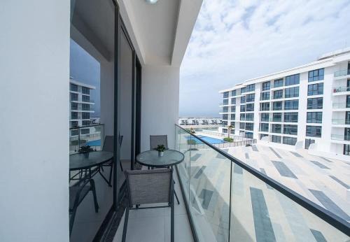 Modern Waterfront 1-Bedroom Apartment - Blue Bay Walk