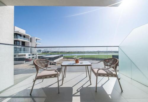 Luxury 3BR with Golf & Lake Views