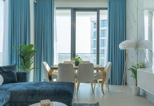 Prime Beachfront 1-Bedroom Apartment - Blue Bay Walk