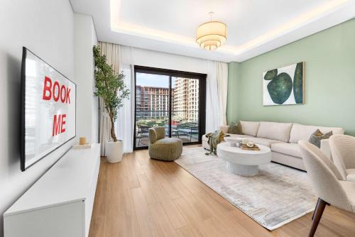 Free housekeeping visits during your stay - StayShort - Bright 2 Bedroom in Citywalk Central Park that Sleeps 6 with Balcony!