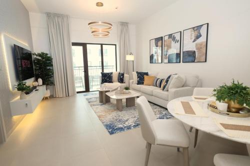 Yas Island Luxury Resort Living w/Pool & Golf View
