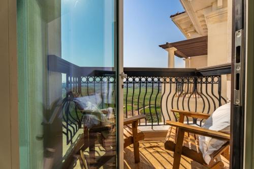 Yas Island Retreat, Pool & Parking