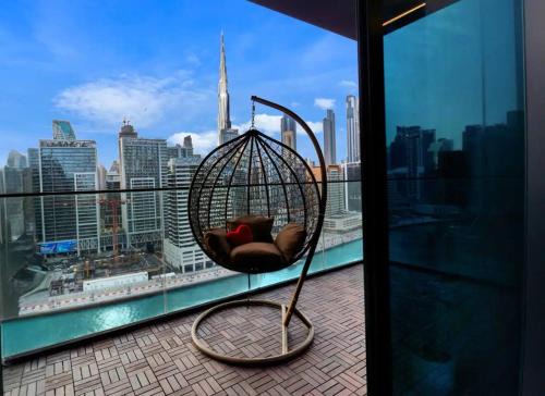 Luxury 2BR Apt | Infinity Pool with Burj View