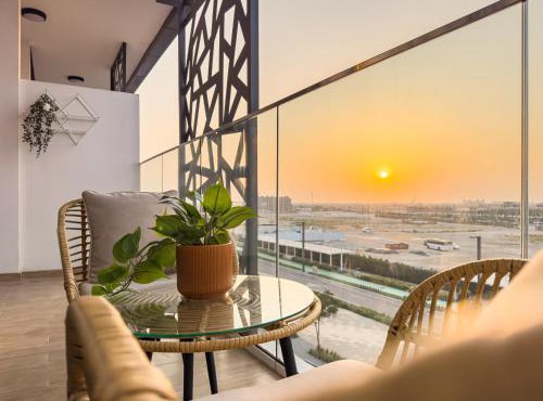 Cozy & Fully Equipped 1BR with Big Balcony - Masdar City, next to the Airport