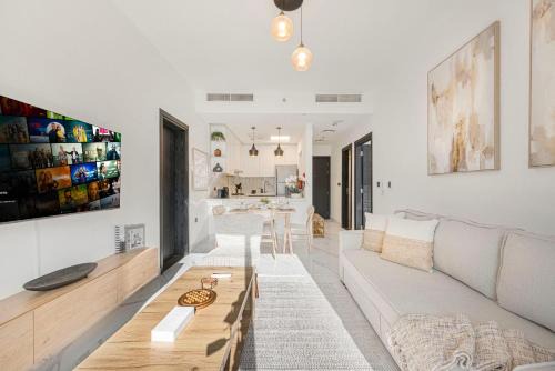 Chic 2BR Haven in Prime Location in Gardenia Living