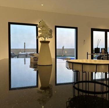 The Plunge Villa - Farm House