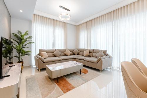 ALiving Modern 3BR Townhouse I Family-Friendly I DAMAC Hills 2