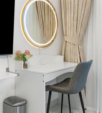 Modern Studio on 27th Floor with Miracle Garden Views