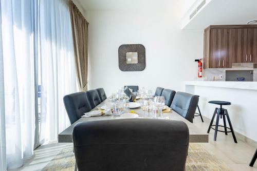 Livin' Holidays - 3BR - Family Friendly Townhouse w Private Pool