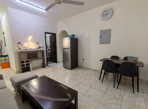 Catchy & Traveler-Friendly Room