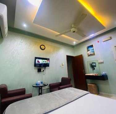 AL FANAR REST HOUSE LLC