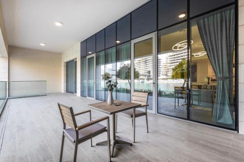 Allsopp & Allsopp - 2-Bedroom with Maids room Apartment in Canal Front Residence 5, Al Wasl 01