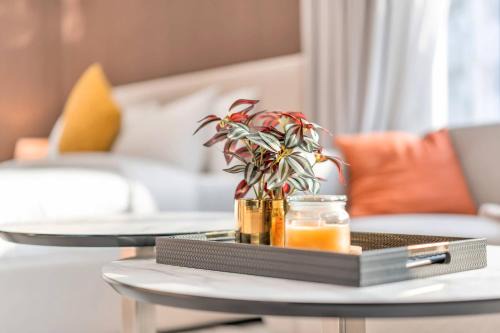 Free housekeeping visits during your stay - StayShort - Fresh and Modern Studio in JVT that Sleeps 2