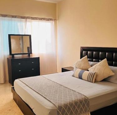 Comfortable Queen Room, Dubai City View, Private & Peaceful, 8 Mints Walk To Dubai