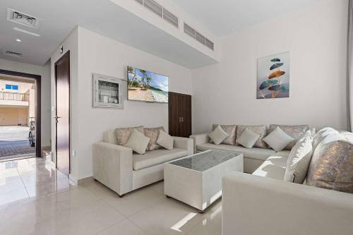 Elegant 3BR Villa Retreat w Private Backyard