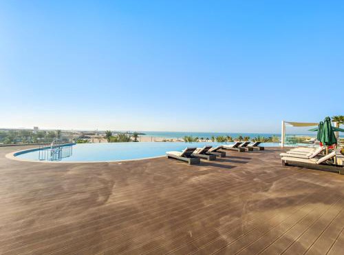 FIRST CLASS Studio Premium Coastal Living