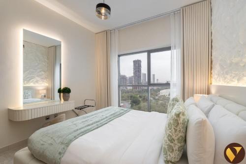 Vogue Vacation Homes, JVC Jeewar Tower near Circle Mall, One Bedroom Apartment with Balcony and City View, Access to all Amenities